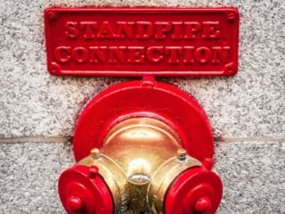 Double standpipe connection on a building in New York City NY031