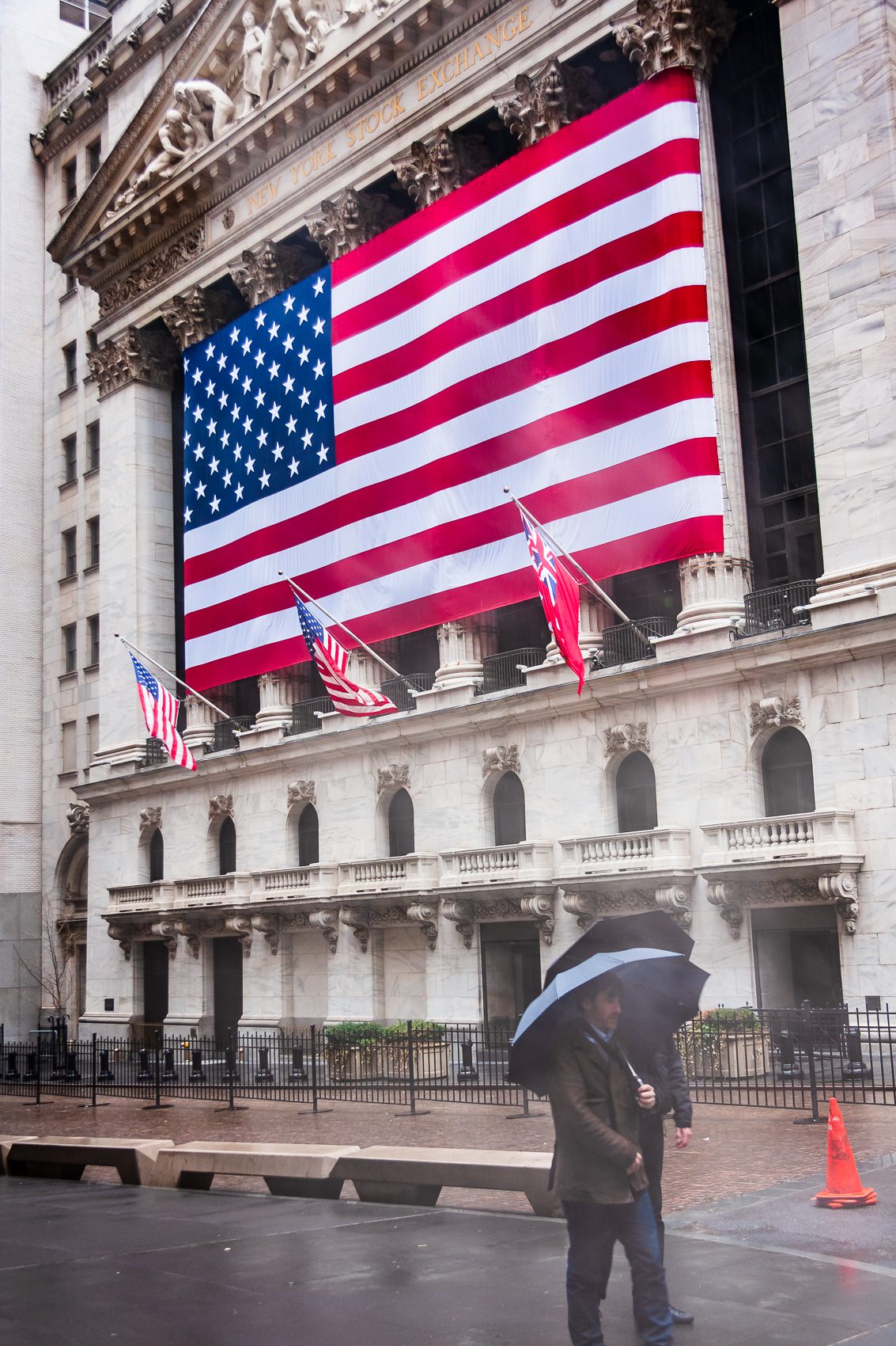 New York Stock Exchange with US flag, New York City NY033