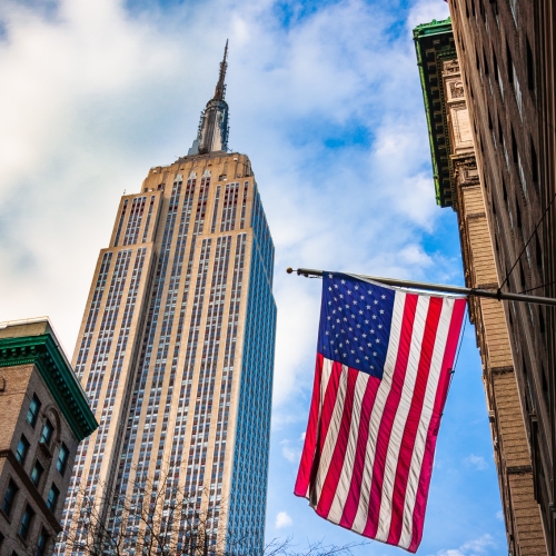 Empire State Building and US Flag from Fifth Avenue, New York City NY004