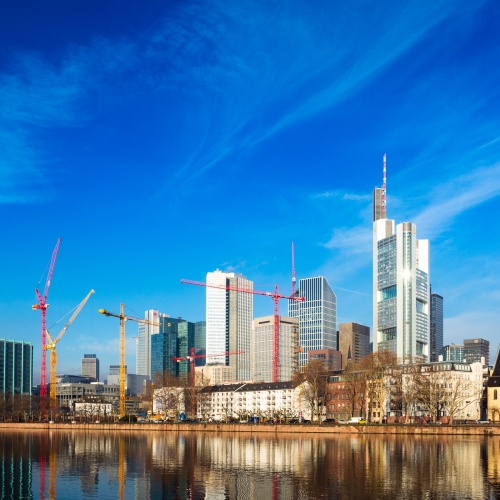 Early morning view of central Frankfurt am Main from across the river. FF011