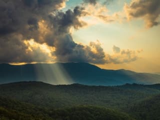 Sunlight passing through clouds at Three Knob Overlook on the Blue Ridge Parkway, North Carolina, USA NC003.