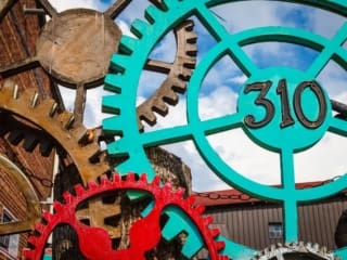 Decorative display of gear wheels at the River Arts District, Asheville, North Carolina, USA. NC011