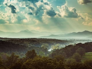 View of the western Blue Ridge Mountains from the grounds of Biltmore House, Asheville, North Carolina, USA. NC013