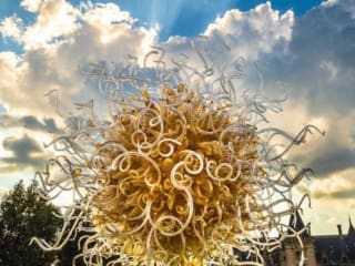 Work by glass artist Dale Chihuly in the grounds of Biltmore House, Asheville, North Carolina, USA. NC014