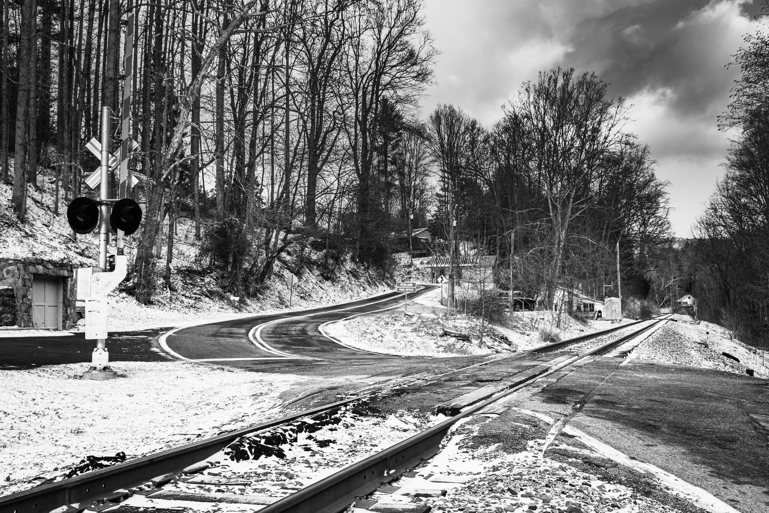 Railway crossing at Penland, North Carolina, USA. CM014