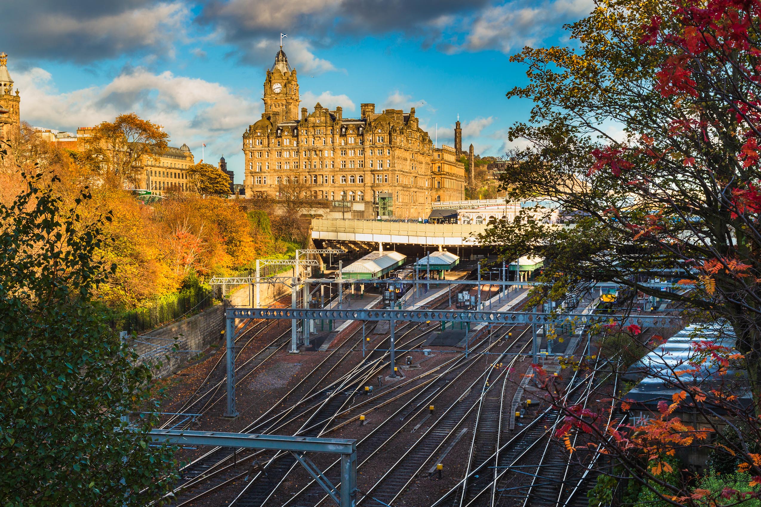 Waverley Station and the Balmoral Hotel, Edinburgh, Scotland. EH017