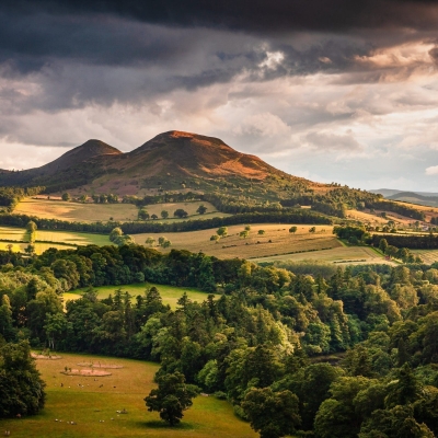The Eildon Hills from Scott's View, The Borders, Scotland. BD002 The Eildon Hills from Scott's View, The Borders, Scotland.