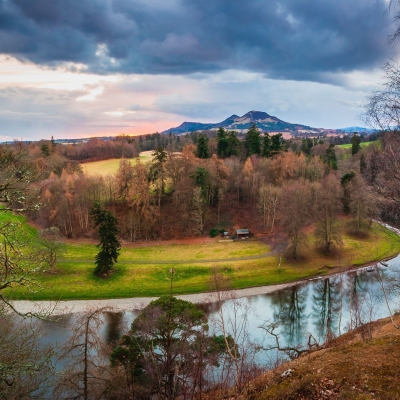 The River Tweed and the Eildon Hills from Scott's View, The Borders, Scotland. BD005 The River Tweed and the Eildon Hills from Scott's View, The Borders, Scotland.