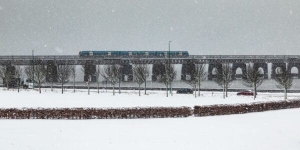 Train crossing the Tay Railway Bridge in a snowstorm, Dundee, Scotland. DD168