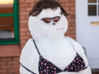 Mrs Snowman, relaxing outside her house on Taylor's Lane, Dundee, Scotland. DD124
