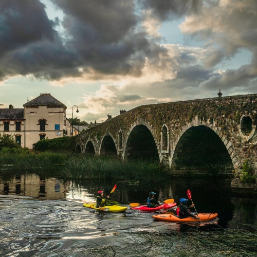 Kayakers on the River Barrow at Graiguenamanagh, County Kilkenny, Ireland. BR015