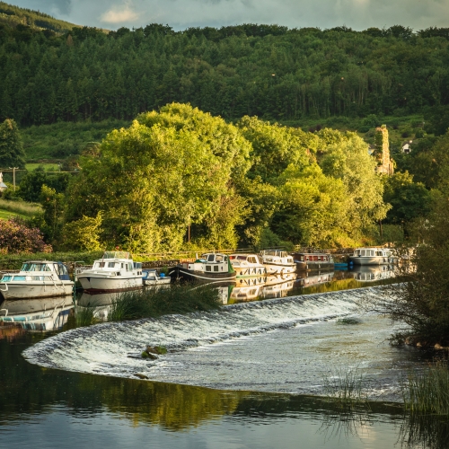 Weir on the River Barrow at Graiguenamanagh, County Kilkenny, Ireland. BR016