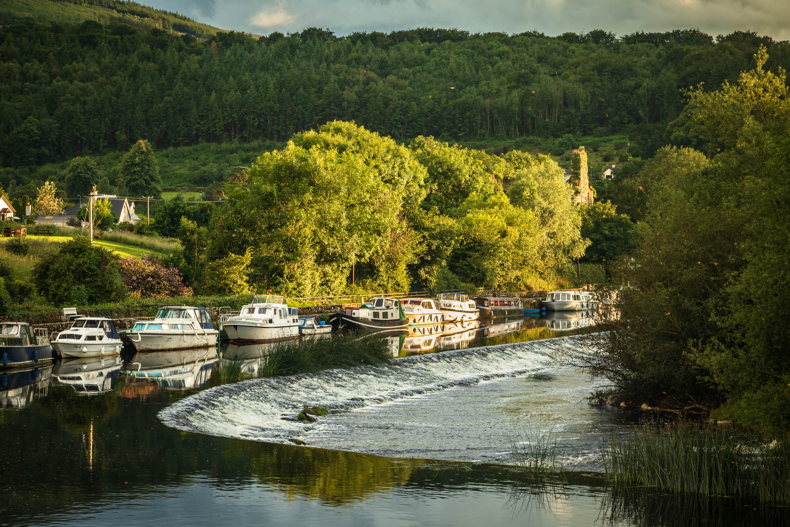 Weir on the River Barrow at Graiguenamanagh, COunty Kilkenny, Ireland. BR016