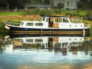 Moored river-boat on the River Barrow at Graiguenamanagh, County Kilkenny, Ireland. BR022