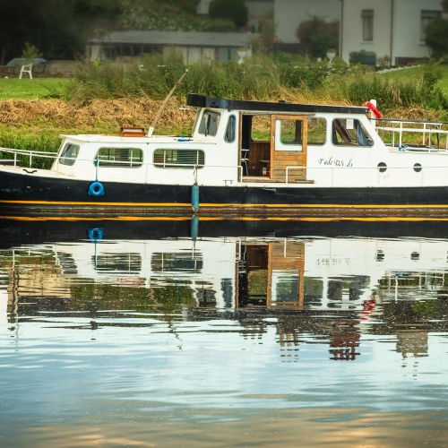Moored river-boat on the River Barrow at Graiguenamanagh, County Kilkenny, Ireland. BR022