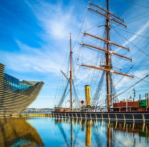 RRS Discovery and the Dundee V&amp;A, Dundee, Scotland. DD148