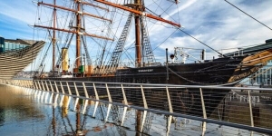 RRS Discovery and the Dundee V &amp; A, Dundee, Scotland. DD147