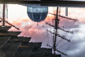 Reflections of the RRS Discovery, Discovery Centre and V&amp;A Dundee in pool outside the V&amp;A Dundee building. DD141